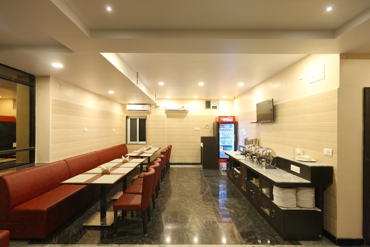 Oyo 15115 Hotel Ramcharan Residency Тирупати Экстерьер фото